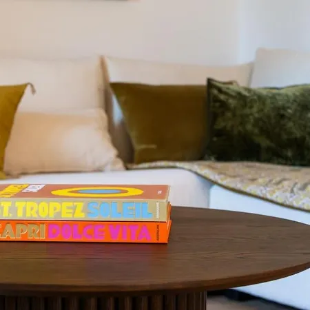 Maison Tropezienne En Plein Centre Avec Jardin Et Piscine Βίλα *