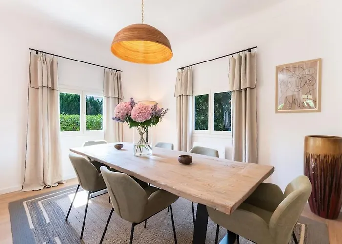 Maison Tropézienne En Plein Centre Avec Jardin Et Piscine