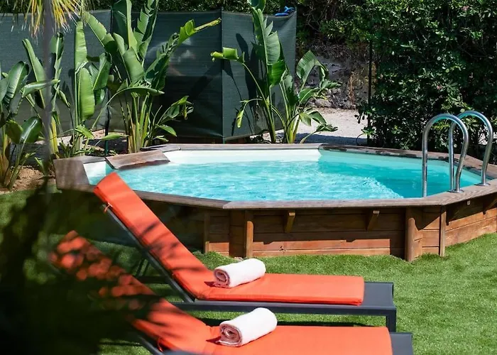 Maison Tropézienne En Plein Centre Avec Jardin Et Piscine Villa *